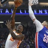 Clint Capela (à gauche) s'est montré décisif face aux Kings KEYSTONE/AP/Randall Benton